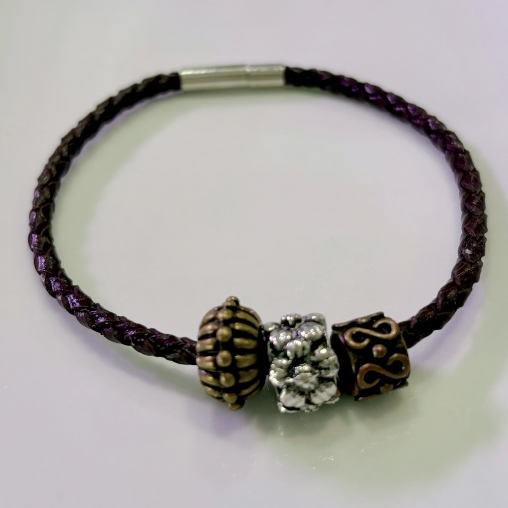 Brown Woven Leather and Sliding Charm Bracelet Size 7 1/2